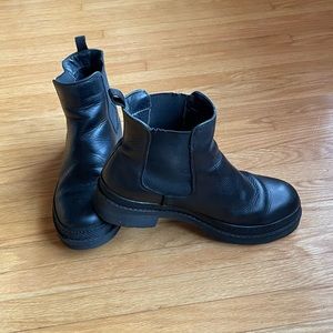 Artica Black Chelsea Ankle Boots.  Size 37, Size 7 US. Good used conditi…